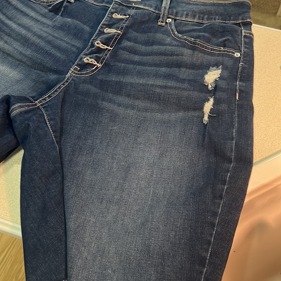 Distressed denim shorts - Picture 4 of 7